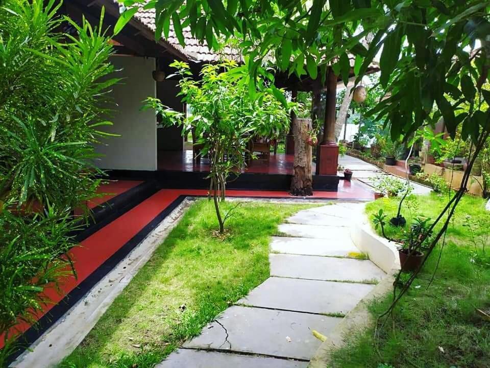 Ambadi'S Villa -Lake View Resort Pallipuram 外观 照片