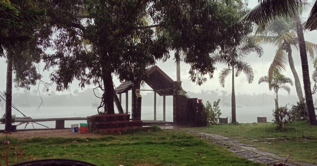 Ambadi'S Villa -Lake View Resort Pallipuram 外观 照片