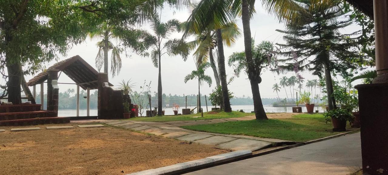 Ambadi'S Villa -Lake View Resort Pallipuram 外观 照片