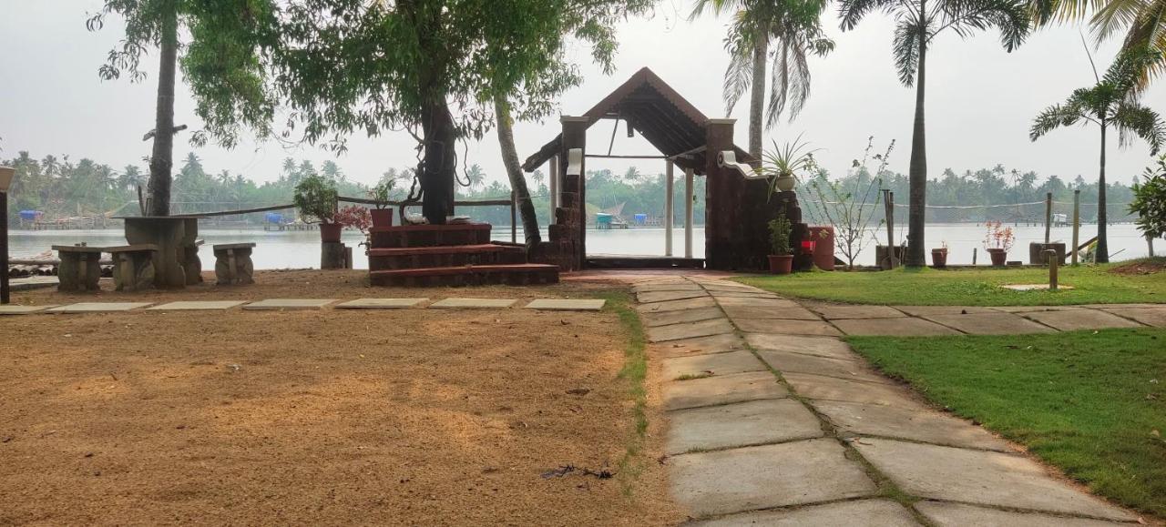 Ambadi'S Villa -Lake View Resort Pallipuram 外观 照片