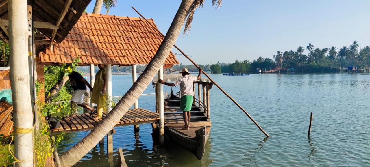 Ambadi'S Villa -Lake View Resort Pallipuram 外观 照片