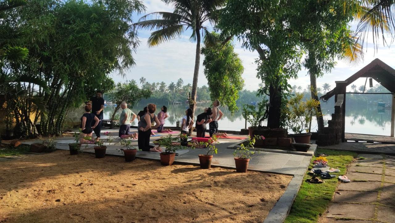 Ambadi'S Villa -Lake View Resort Pallipuram 外观 照片
