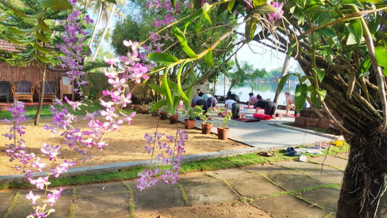 Ambadi'S Villa -Lake View Resort Pallipuram 外观 照片