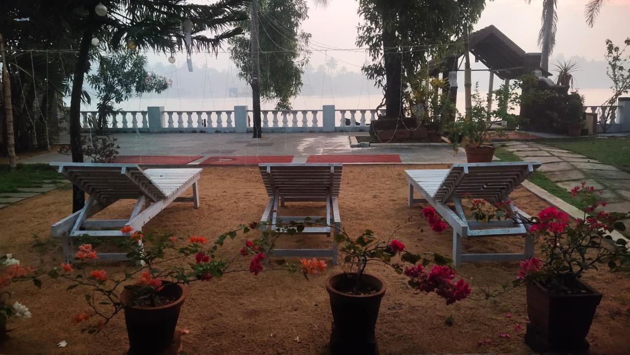 Ambadi'S Villa -Lake View Resort Pallipuram 外观 照片