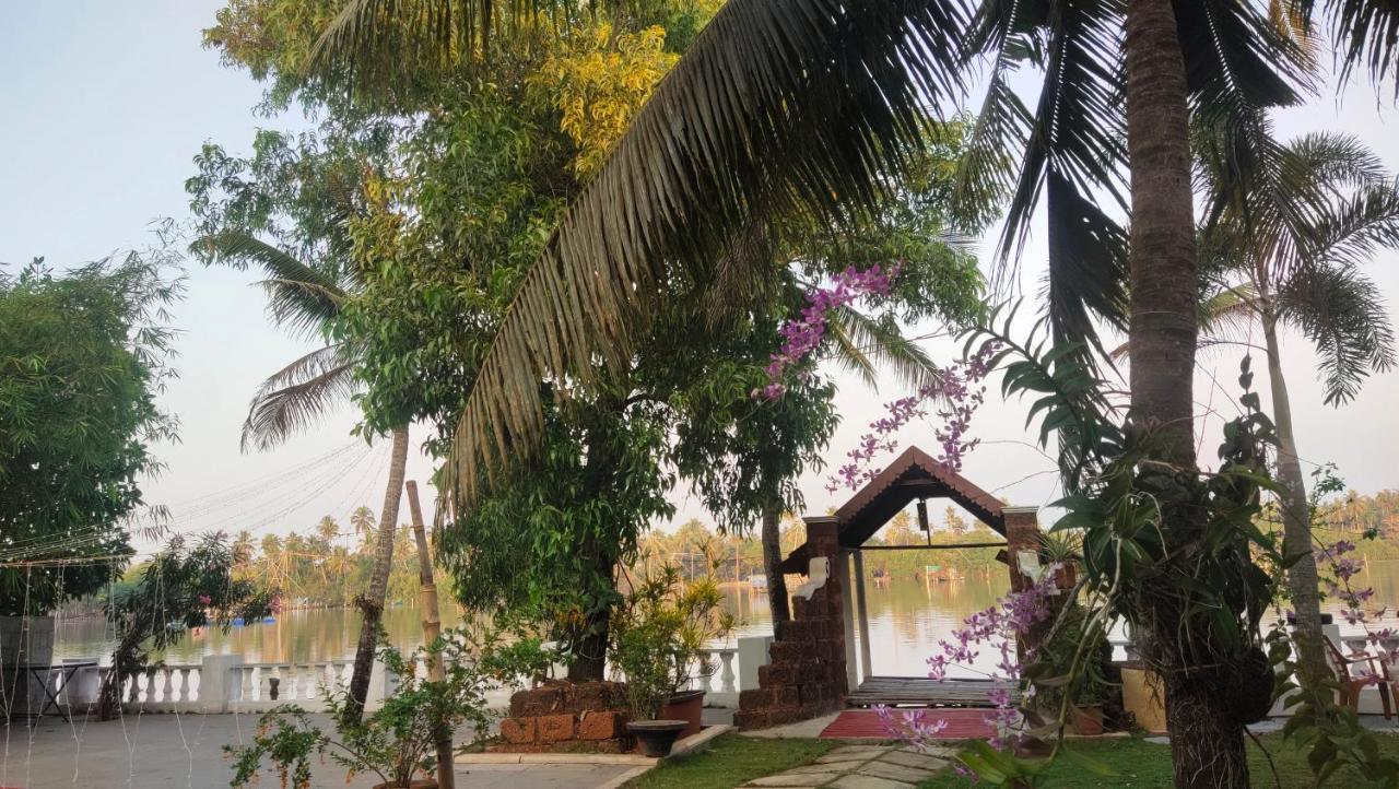 Ambadi'S Villa -Lake View Resort Pallipuram 外观 照片