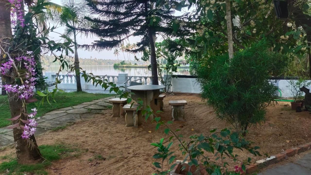 Ambadi'S Villa -Lake View Resort Pallipuram 外观 照片