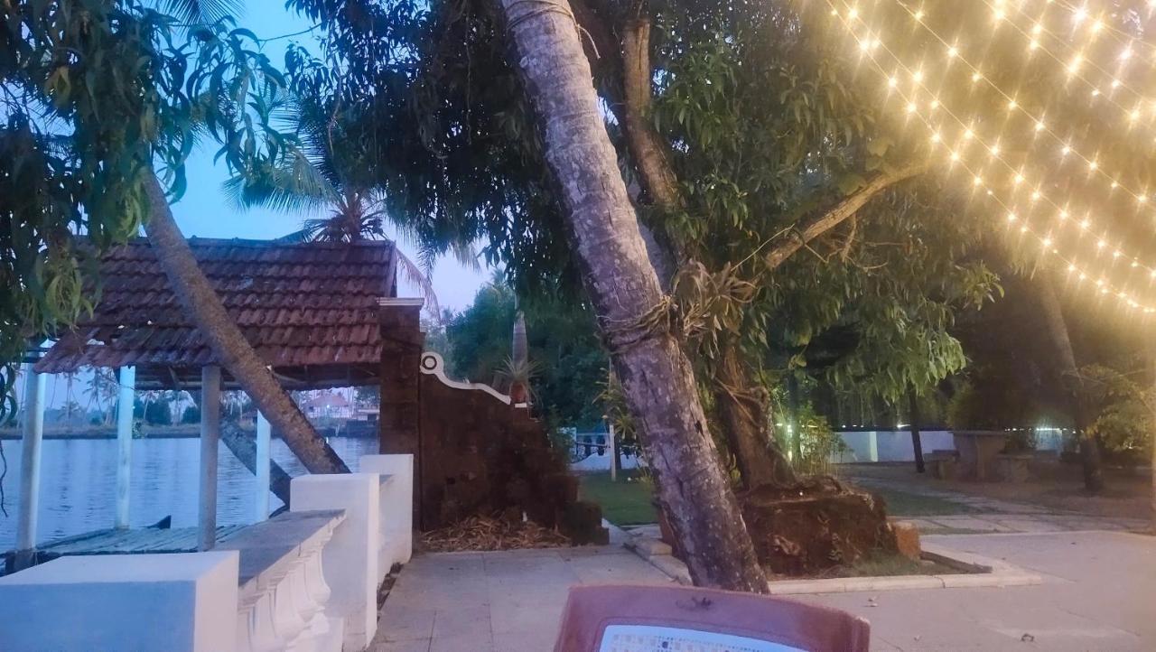 Ambadi'S Villa -Lake View Resort Pallipuram 外观 照片