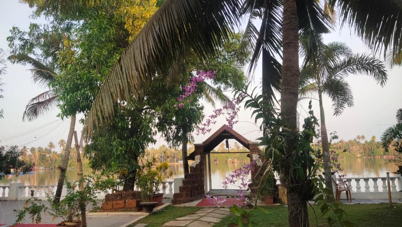 Ambadi'S Villa -Lake View Resort Pallipuram 外观 照片
