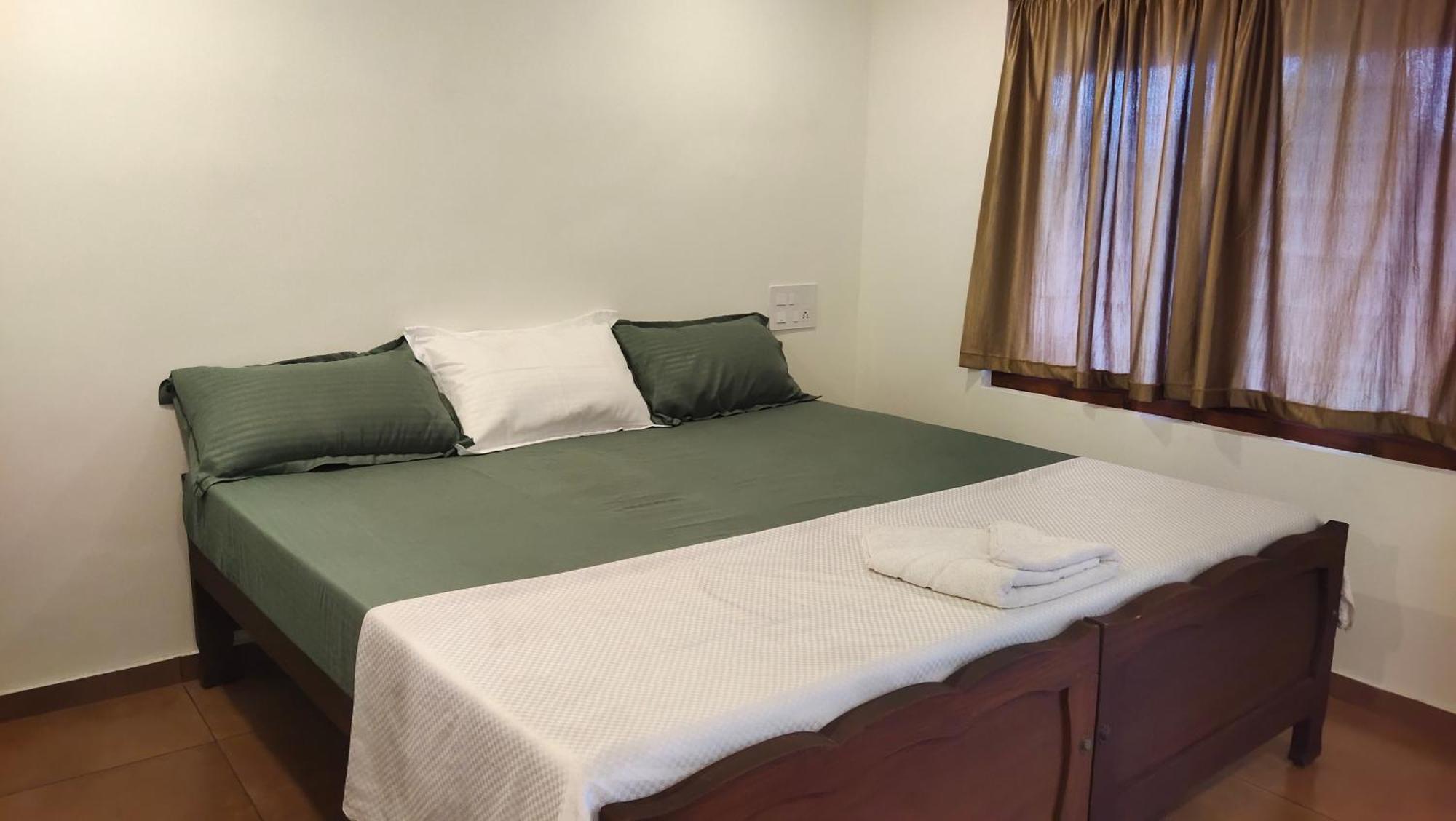Ambadi'S Villa -Lake View Resort Pallipuram 外观 照片