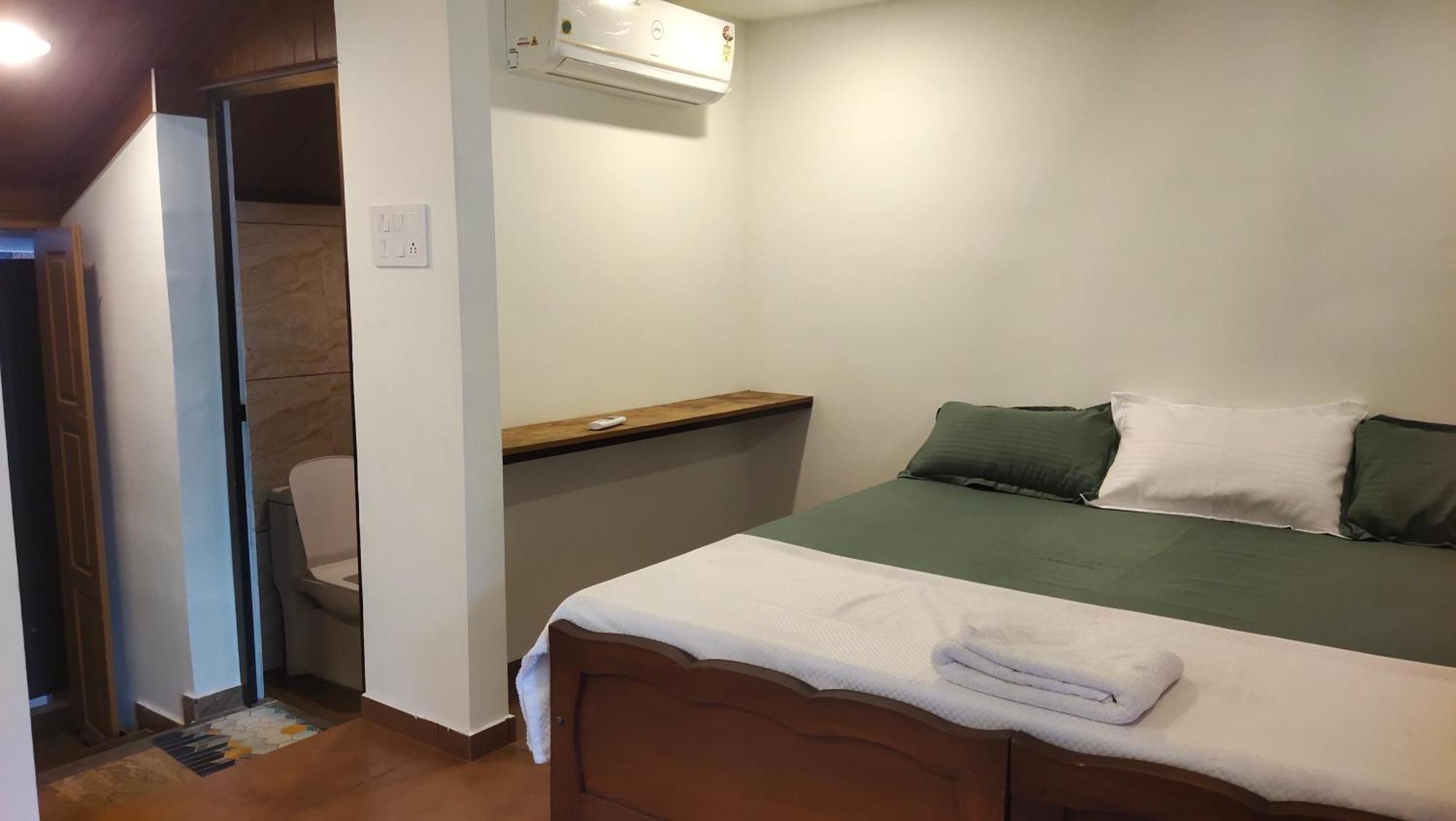 Ambadi'S Villa -Lake View Resort Pallipuram 外观 照片