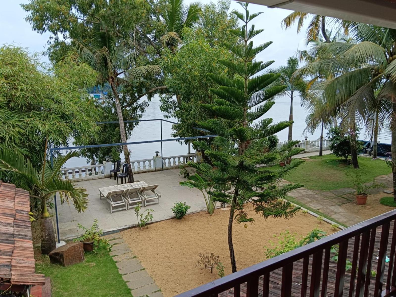 Ambadi'S Villa -Lake View Resort Pallipuram 外观 照片