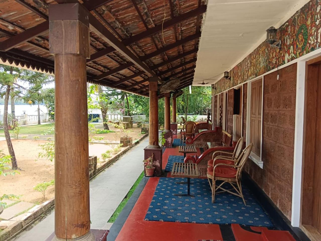 Ambadi'S Villa -Lake View Resort Pallipuram 外观 照片