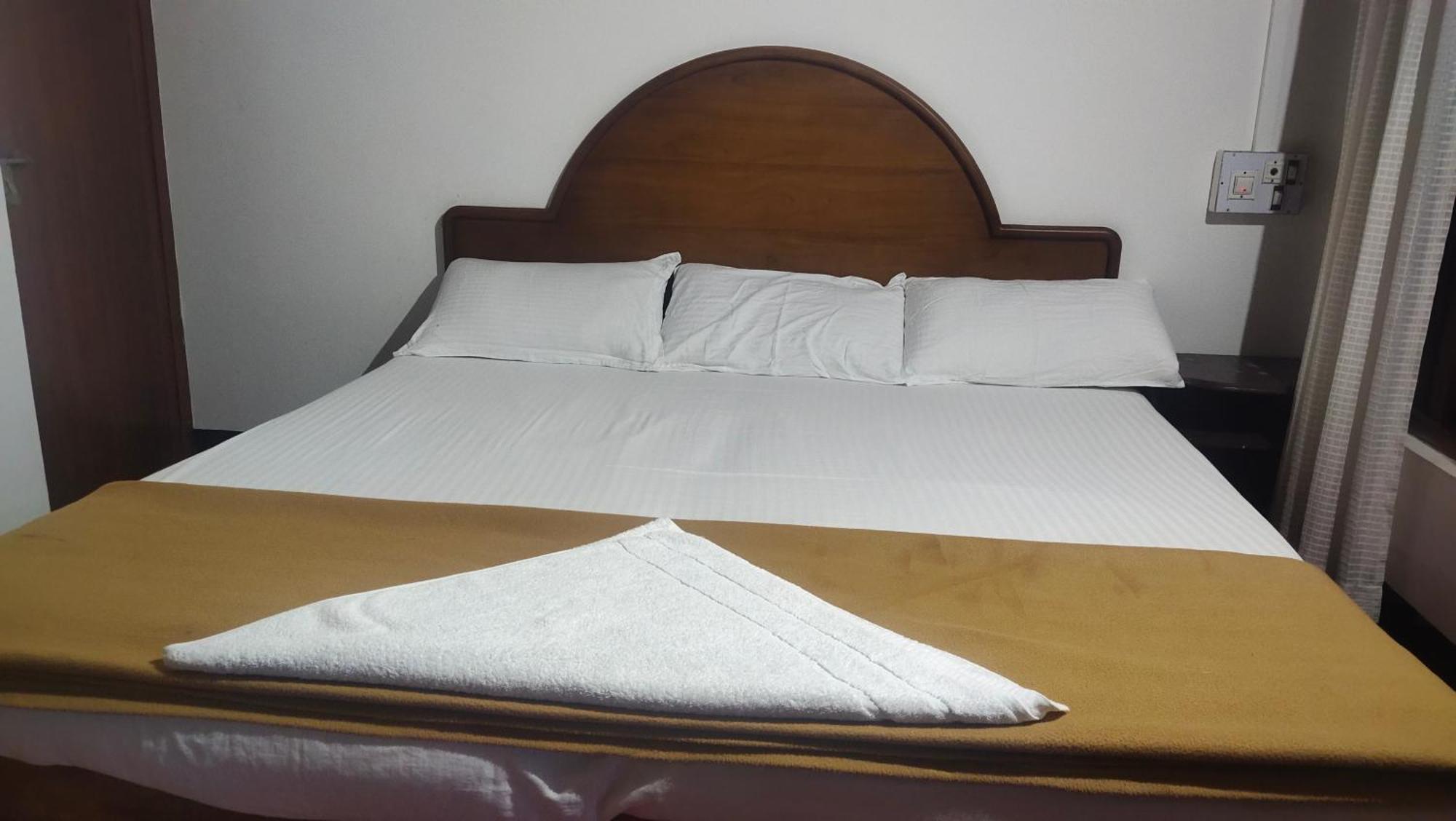 Ambadi'S Villa -Lake View Resort Pallipuram 客房 照片
