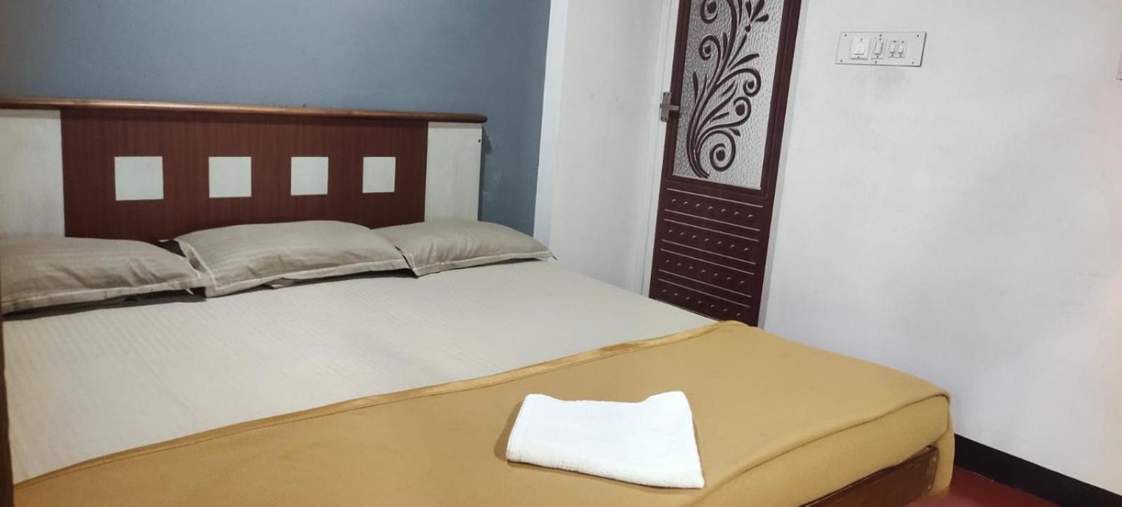 Ambadi'S Villa -Lake View Resort Pallipuram 外观 照片