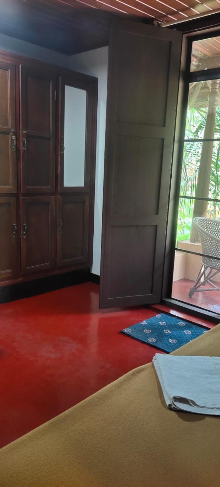 Ambadi'S Villa -Lake View Resort Pallipuram 外观 照片