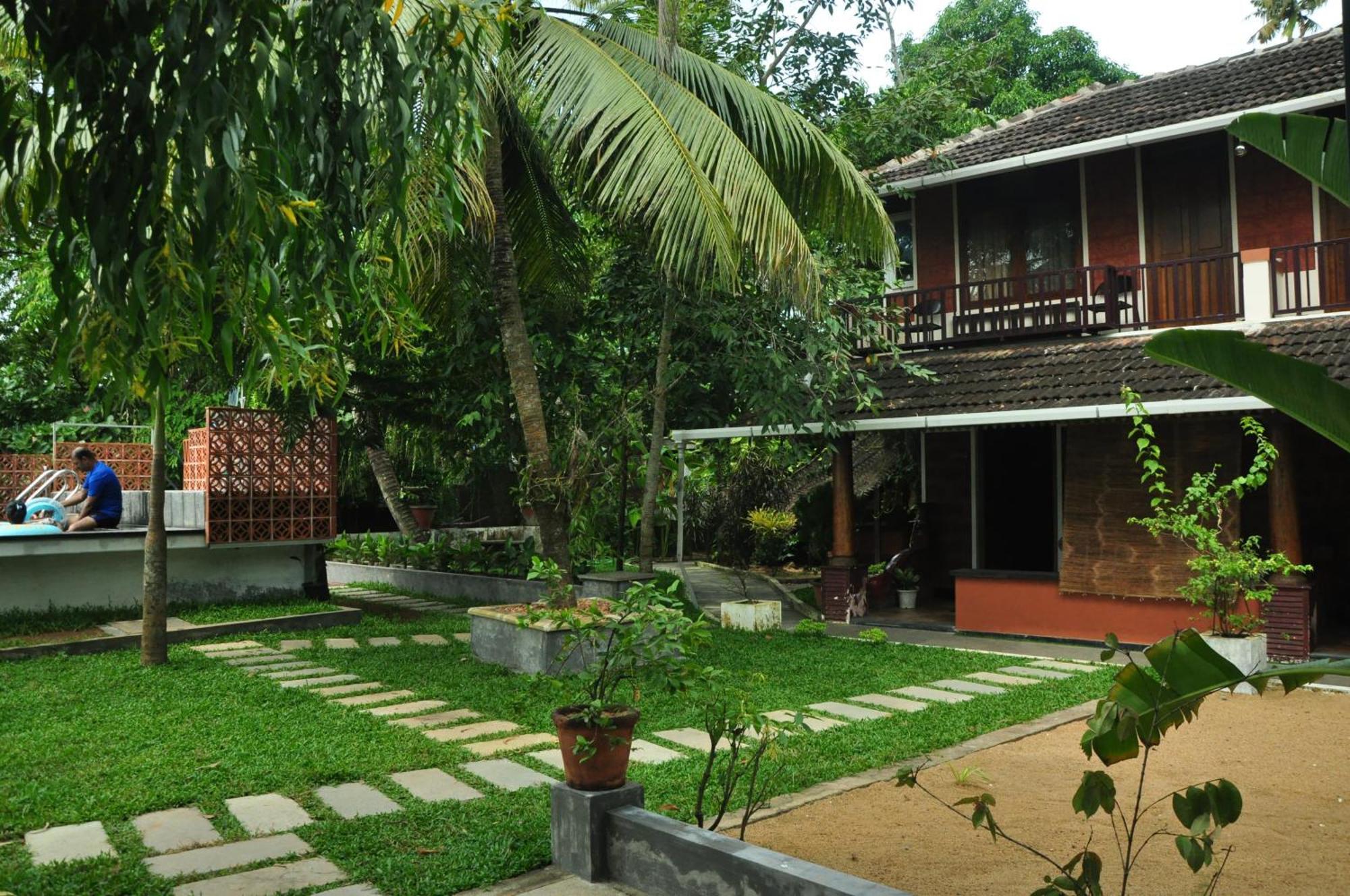 Ambadi'S Villa -Lake View Resort Pallipuram 外观 照片